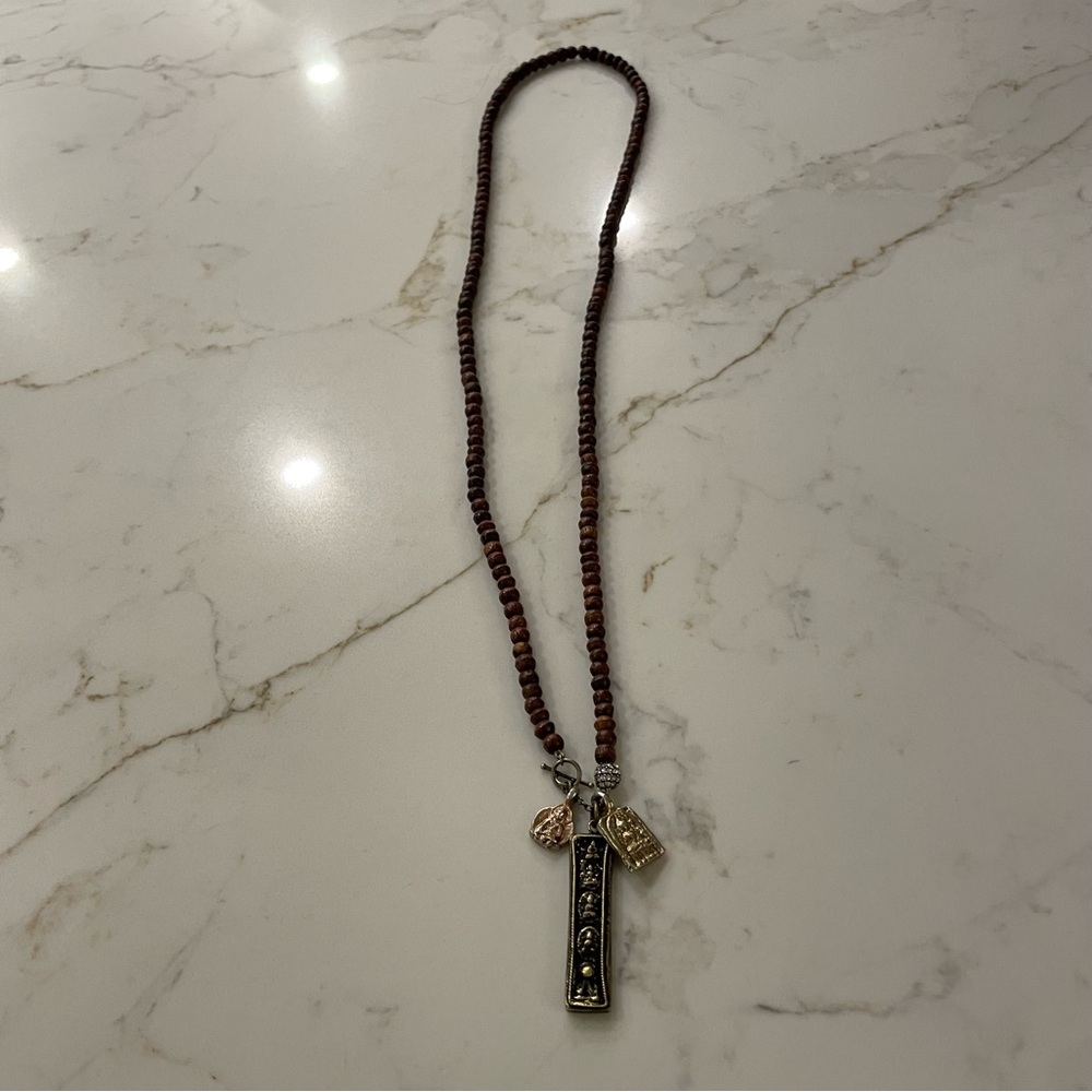 Stella & Dot “awakening” necklace.
Boho vibe. Retired piece in EUC. Wooden beads